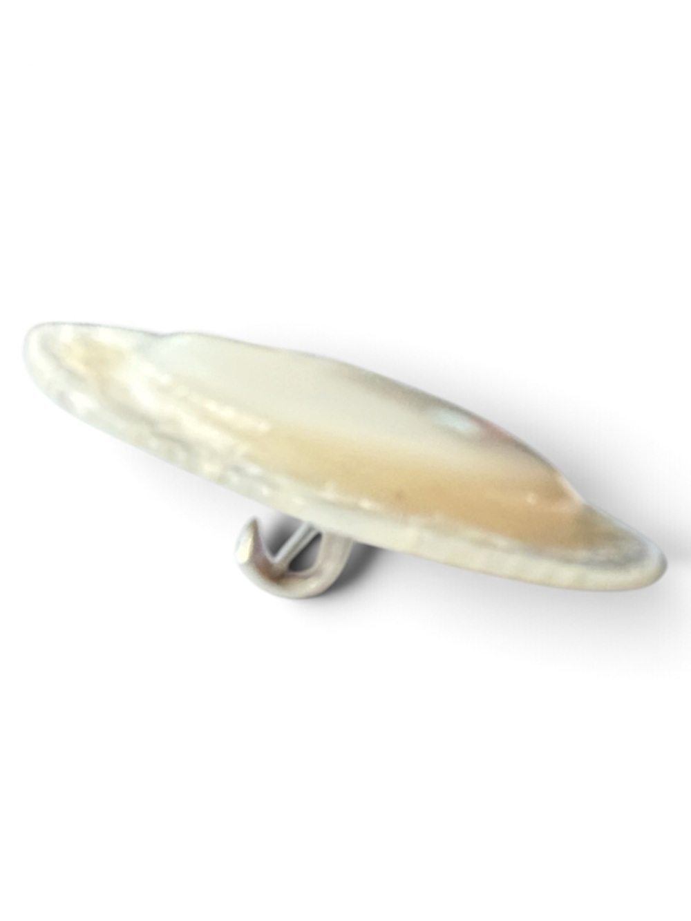 Vintage 1940s–1950s Mother Of Pearl Brooch,  Mid‑Century C‑Clasp - Picture 8 of 12